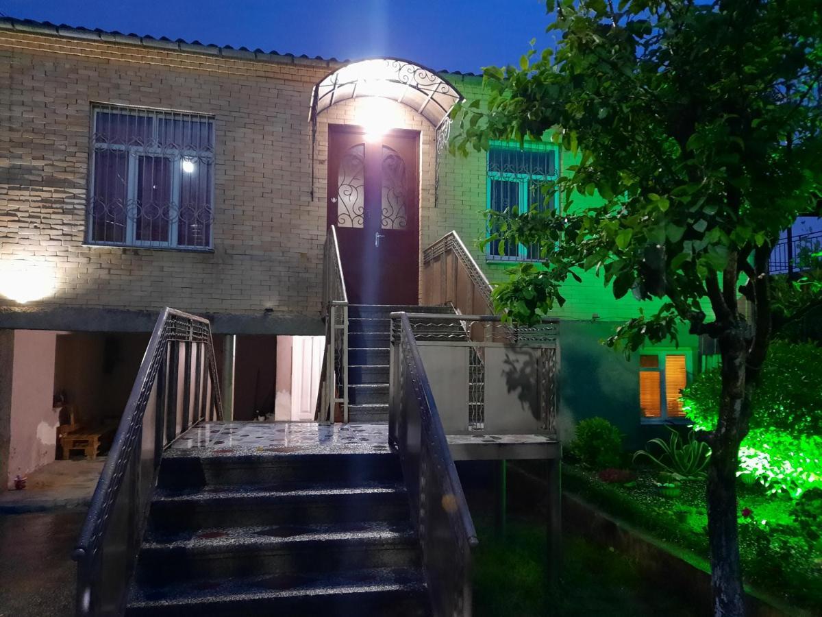 Sisi Guest House Koutaïssi Extérieur photo